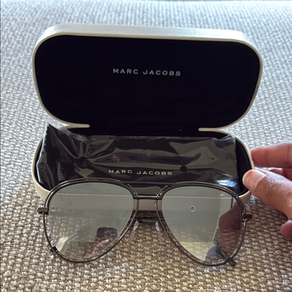 Marc Jacobs Black Aviator Sunglasses Gradient Lenses - Picture 4 of 6